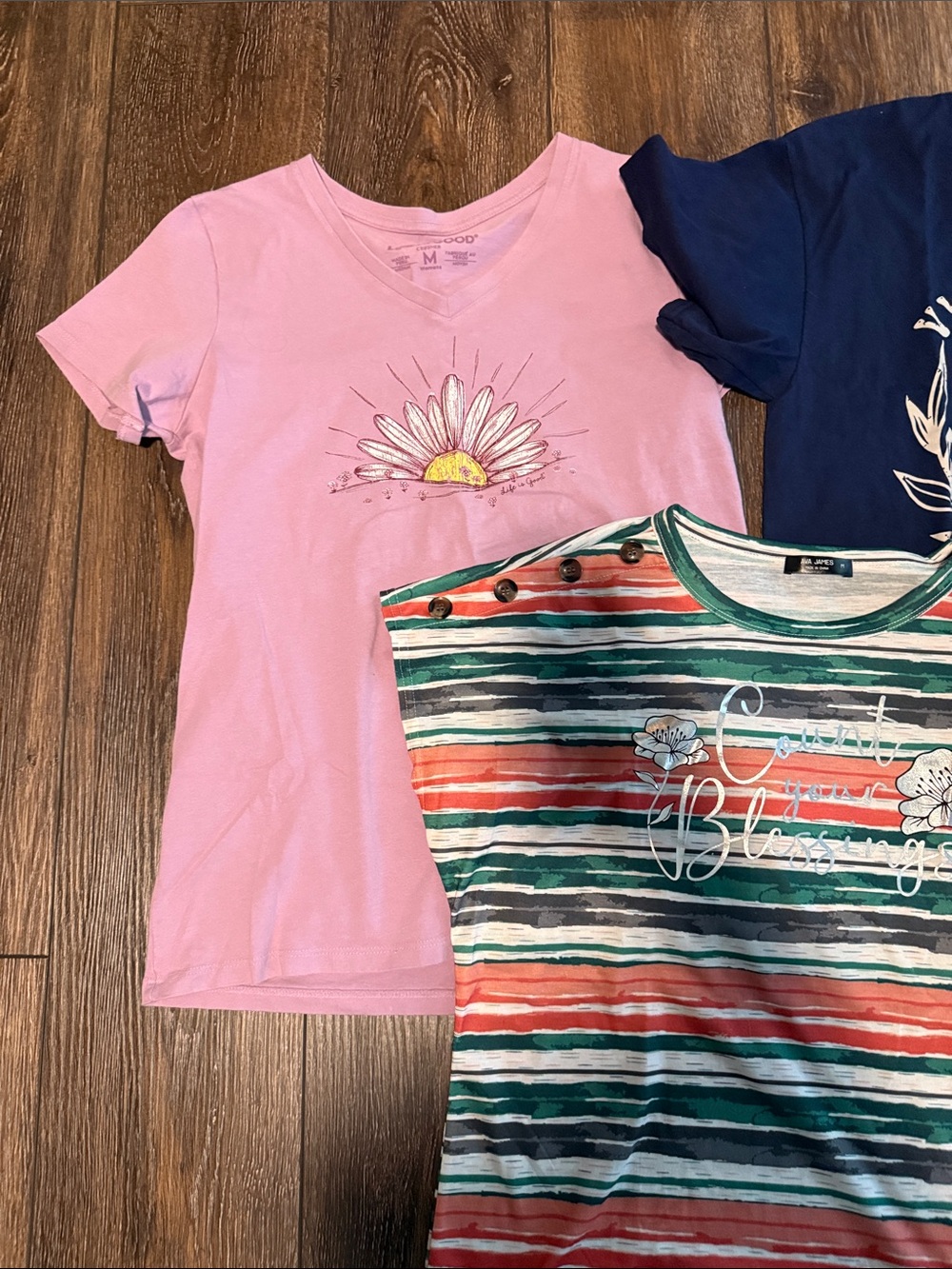 Women’s T shirt lot size Medium - Picture 2 of 4